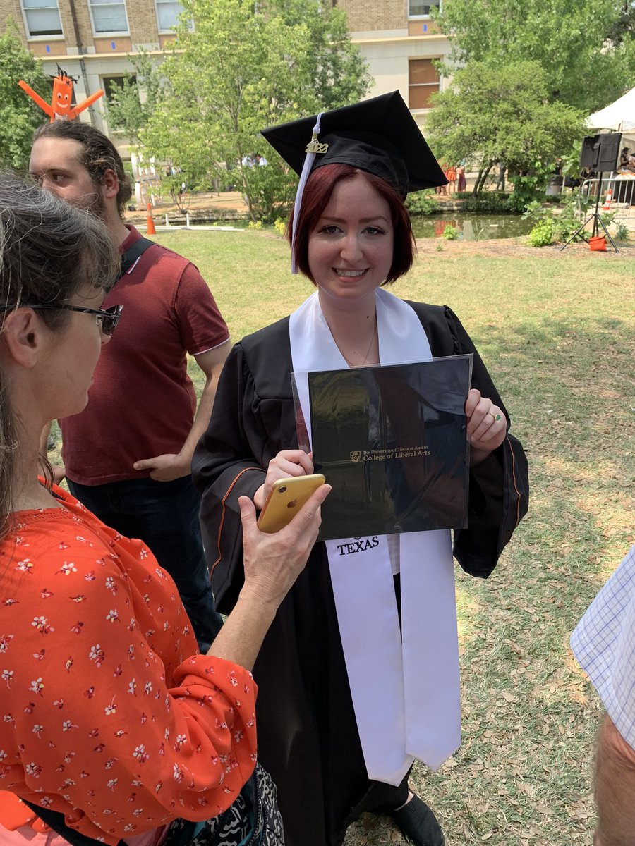TDzubin's tweet photo. #UTGrad2022 https://t.co/SJCrQ6L1qa