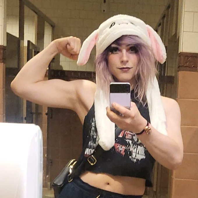 I stronks. #trans #transgender #nonbinary #enby #workout #emo #makeup https://t.co/47EeKjJ3L2<a href="/tag/trans"class="tags">#trans</a><a href="/tag/transgender"class="tags">#transgender</a><a href="/tag/nonbinary"class="tags">#nonbinary</a><a href="/tag/enby"class="tags">#enby</a><a href="/tag/workout"class="tags"><span>#workout</span></a><a href="/tag/makeup"class="tags"><span>#makeup</span></a><a href="/tag/emo"class="tags"><span>#emo</span></a>
