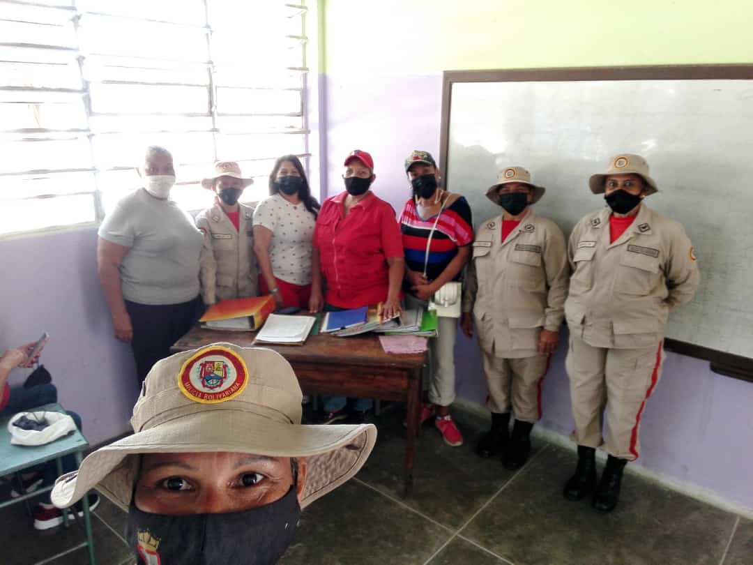 APCUBCH6001's tweet photo. #UnaMujer Milicianas Afrodescendiente @Manuelasaenz_PC por la Paz y la Soberania #BPDI #UPDI #APDI Juan José Flores de la ADI 451 Cacique Mamacuri. Felicitaciones Mujeres #Guerreras  @MILICIACARABOBO @wistohor @dhernandezlarez @PrensaFANB @MaDanielaDiaz31 https://t.co/2E0B1dj8Rr