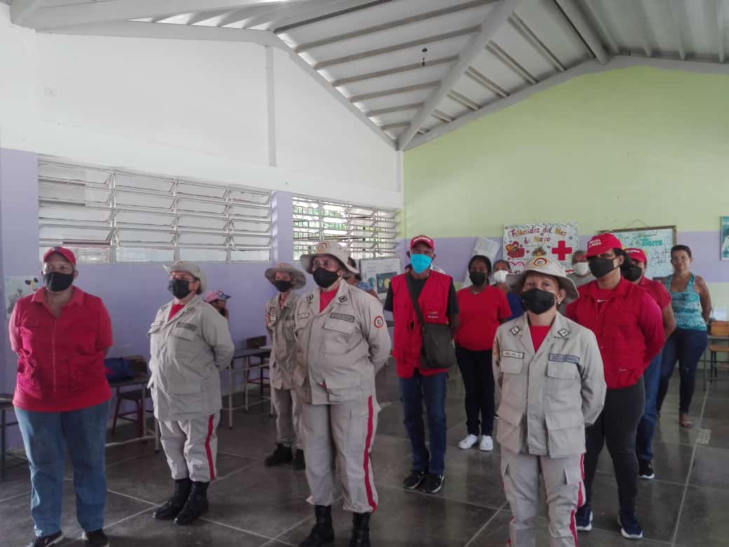 APCUBCH6001's tweet photo. #UnaMujer Milicianas Afrodescendiente @Manuelasaenz_PC por la Paz y la Soberania #BPDI #UPDI #APDI Juan José Flores de la ADI 451 Cacique Mamacuri. Felicitaciones Mujeres #Guerreras  @MILICIACARABOBO @wistohor @dhernandezlarez @PrensaFANB @MaDanielaDiaz31 https://t.co/2E0B1dj8Rr