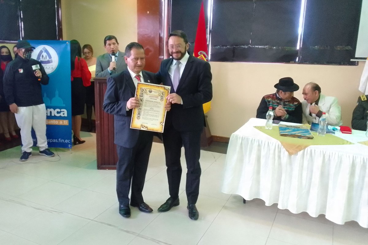 Azendecorp's tweet photo. Felicitamos a la #FederacióndeBarriosdeCuenca por un año más de su creación, y agradecemos por el reconocimiento entregado a #Azende, que fue recibido por @jaimeordonez4 CEO de la empresa, en la Sesión Solemne. https://t.co/My14WBppZP
