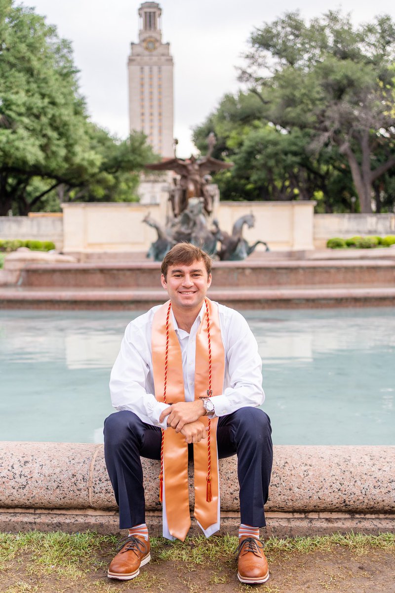 spcshingo's tweet photo. #utgrad22 https://t.co/M45ATAdFsK