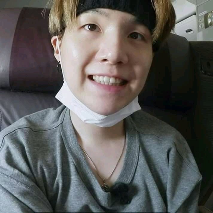 tannieslvs_'s tweet photo. yoongi siendo tu lugar seguro; un hilo para sanar ❤️‍🩹 https://t.co/w3eT4RPQOf