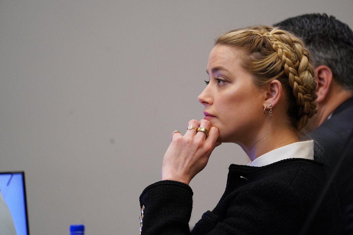 AHITgalleria's tweet photo. HQs 📸 #AmberHeard inside the courtroom at the Fairfax County Circuit Court in Fairfax, Virginia (May 19, 2022): https://t.co/K5OubTj4Uw https://t.co/uLxiUqZhBH