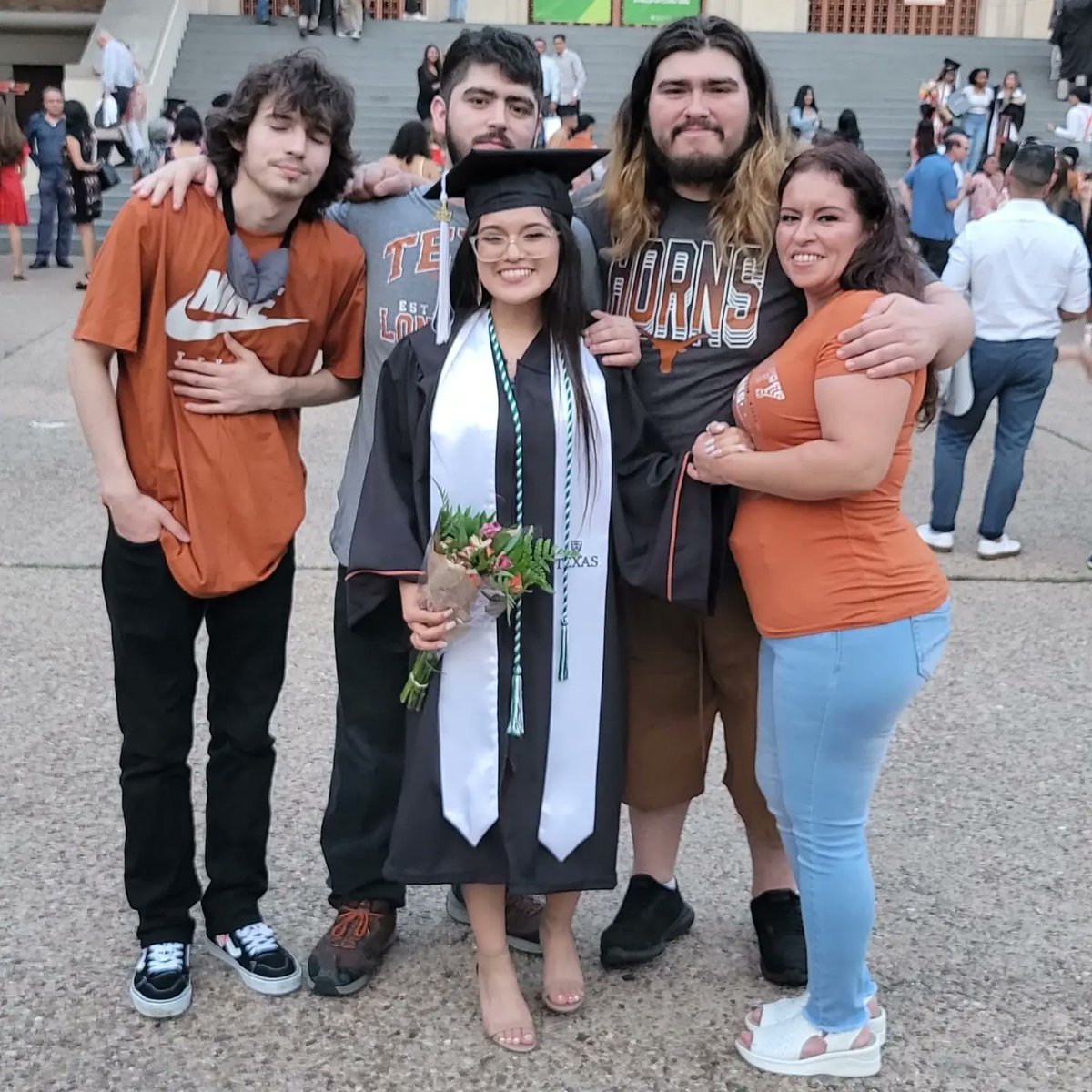 JGuerot's tweet photo. #UTGrad22 https://t.co/RgnkJIZ36V