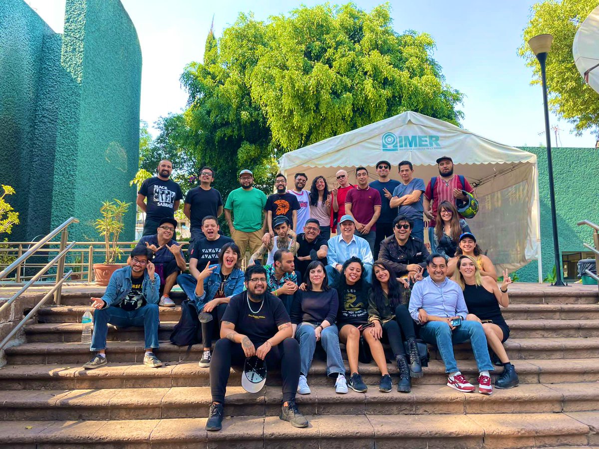 Elmonoconalas's tweet photo. Familia @Reactor105 

Mucho amor aquí. https://t.co/RaOzQKfgZV