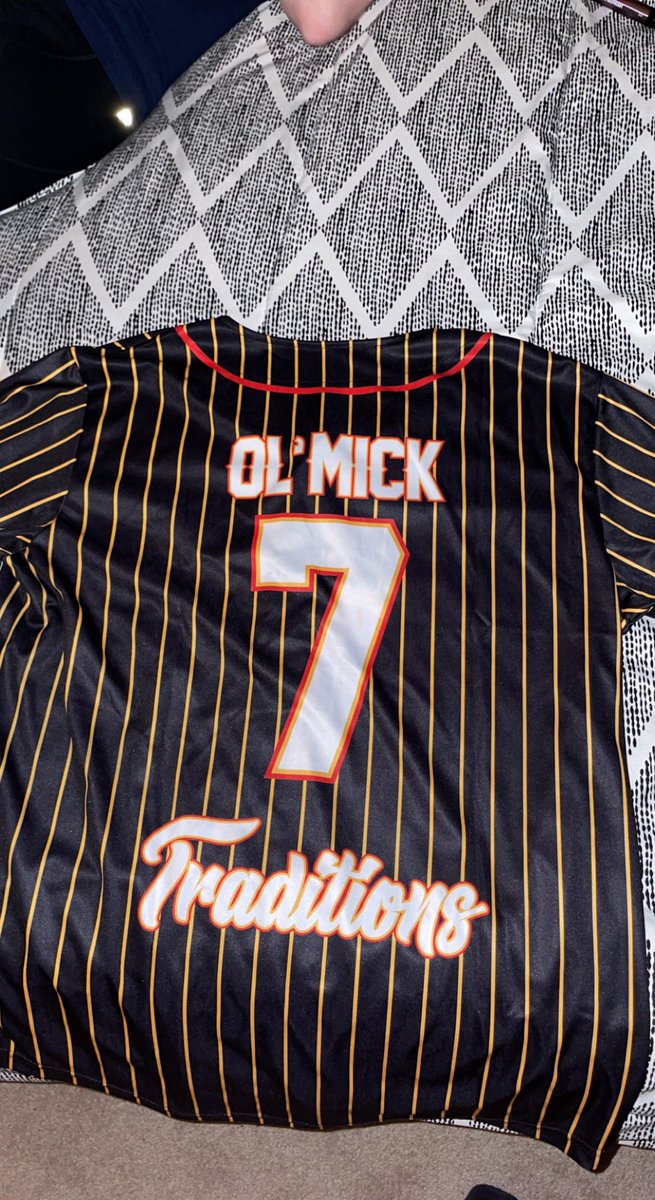 Twobeersatonce's tweet photo. Our jerseys are better than yours #onepiece https://t.co/704z7Ah7OH
