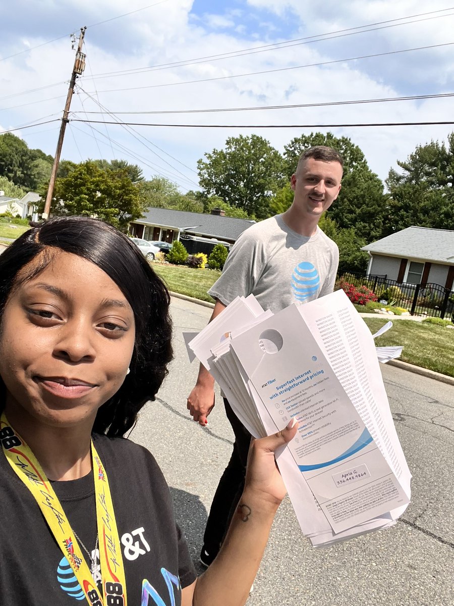 AreianF3's tweet photo. @Bigg_Prii &amp; Conner out in the streets hunting for fiber today! 🗣💪🏽 #WifiLit 

@GraceMeKed &amp; @attRichieRich with 2 fiber 🗣🗣🌎 #LifeatATT https://t.co/8PNs069yg7