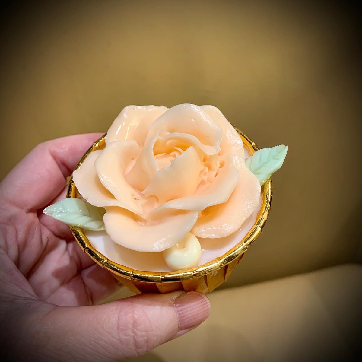 FoodyRuby's tweet photo. 🌸🌸🌸
Thanks to my colleague, this flower jelly is amazingly pretty. It’s packed with lovely coconut flavour too. 

#FlowerJelly #FlowerJellyCake 
#花花果凍 #花花啫喱 #ChopsticksAndForks #FoodyRuby #LifestyleInfluencer #MyFoodDiary #FoodBlogger #FoodBlog #DigitalCreator https://t.co/sia83AYHUv