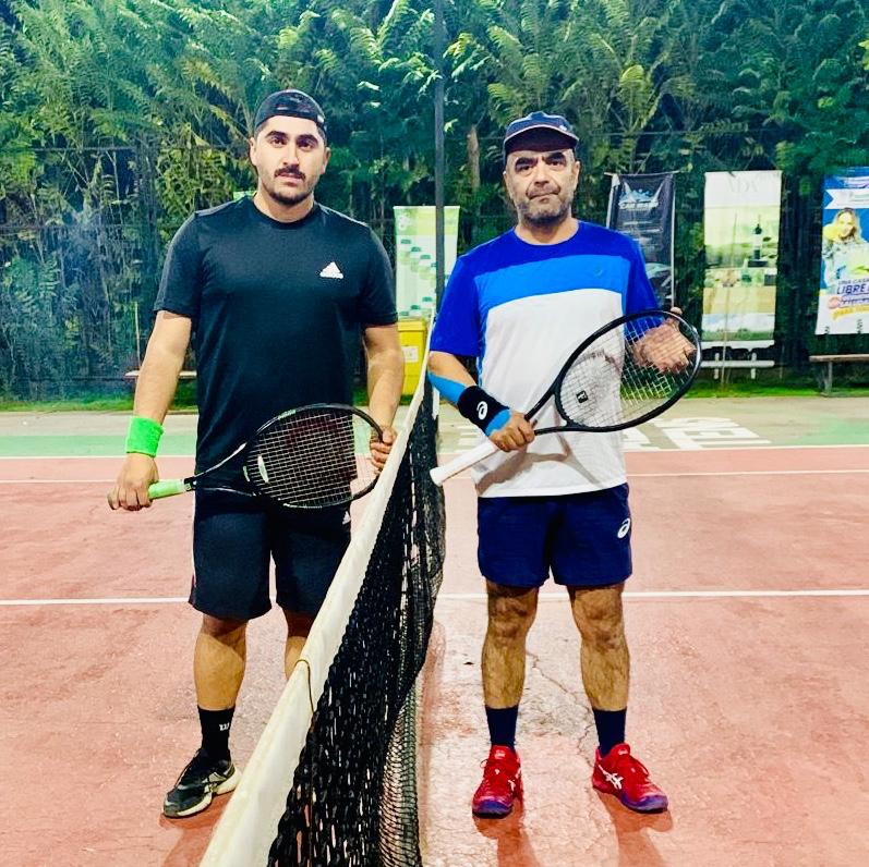 ClubTenisVA's tweet photo. ☝️ Víctor Hugo Pareja (der) venció por 6-4 y 6-3 a Cristián Ávila, avanzando a las Semifinales de mañana de nuestro Torneo #GloriasNavales 

#VamosPorMás https://t.co/RnuLgY0BBh