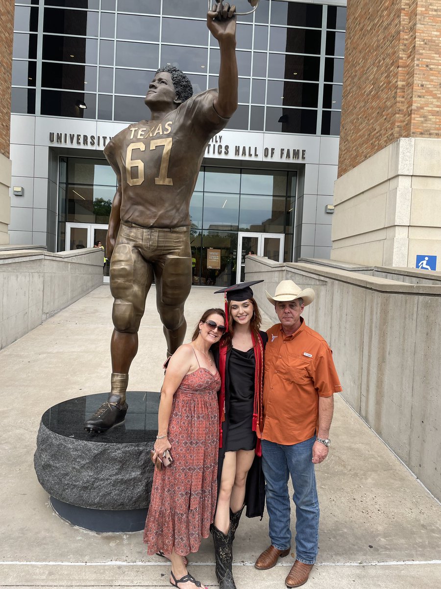 Celebrating the one and only SARAH AVERY!!!!! #hookem #UTGrad22 @MissyA726