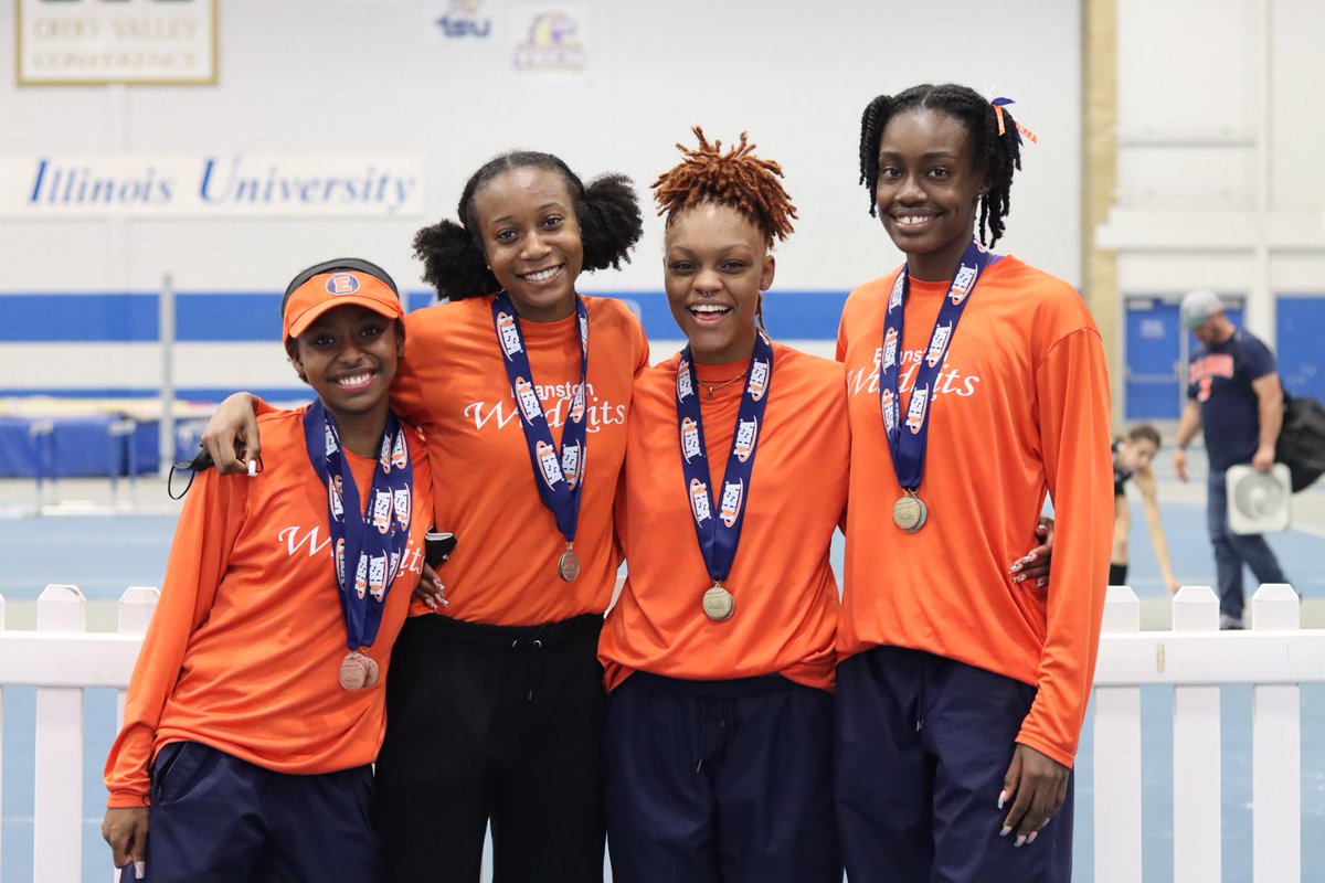 Congratulations to Madison Hardamon, Dystonae Clark, Rikki Gray and Jacklynn Okereke on their 4th Place finish in the 4x100 relay at the #IHSAKits STATE FINALS!!!