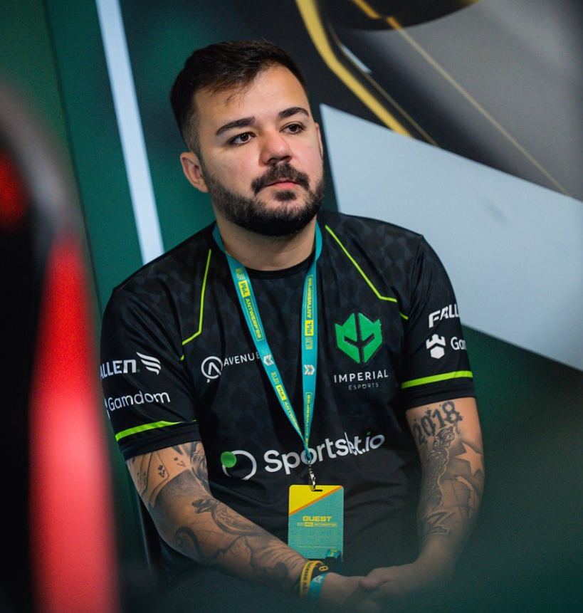 Foxer_JJ's tweet photo. Neste exato momento, @felippeone ameaça a titularidade de todos os jogadores de CS:GO da @imperialesports. É CRISE!!!!! 🤣🤣🤣 https://t.co/wmYMjxEi9d