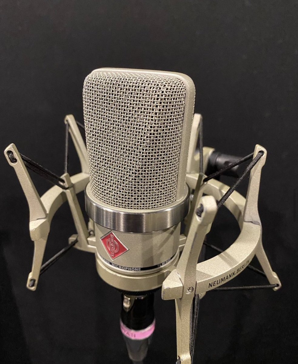 ginza_noah's tweet photo. ➳NEUMANN TLM102 ¥220-/1h

当店ではコンデンサーマイクのレンタルも行っております🎉

ボーカルだけでなくアコースティックギターや打楽器など楽器のレコーディングにもご利用いただけます！クセのないスッキリとしたサウンドが特徴です☺️

ご利用お待ちしております！ https://t.co/mHO9jrGxCn