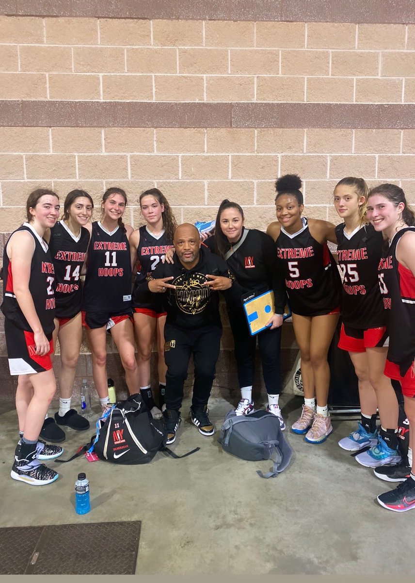 coachsearight's tweet photo. 2 BIG wins today for 17U Red you guys really gutted it. Showed a lot  of toughness 3-0 this weekend Very proud. #PlayHard #Playtogether ⁦@Coach_KDini⁩ ⁦@NY_ExtremeHoops⁩ ⁦@SelectEventsBB⁩ https://t.co/6Kr7rfQjTI