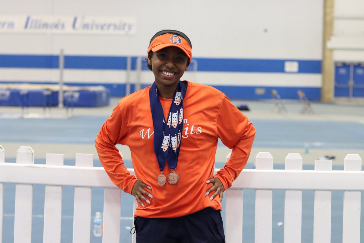Congratulations to Madison Hardamon on her 7th Place finish in the 200-m dash at the #IHSAKits STATE FINALS!!!