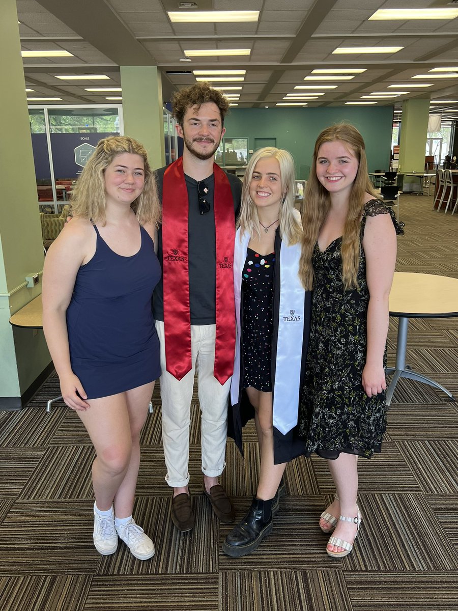 DebatableFreak's tweet image. #UTGrad2022