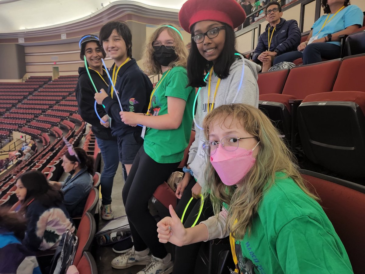 Sreddy1975's tweet photo. Opening ceremonies for #globalfinals.  These #cedarparkMS kiddos from @LeanderISD perform tomorrow morning but have already had fun #pintrading and meeting kids from around the world.  #destinationimagination #idodi #1Lisd https://t.co/iVt2I2UF6P