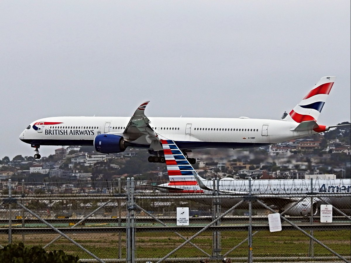 dougkempf's tweet photo. G-XWBF Airbus A350-1041 operating as British Airways Speedbird BA273 landing KSAN runway 27 on 19 May 2022. #avgeek #planespotting https://t.co/2jXBTnCrn4