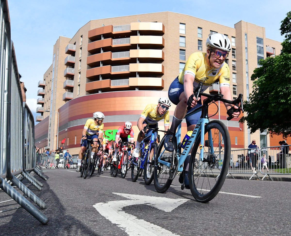 VeloUK's tweet photo. My favourite angle for the photos today - from the ground as they raced out of the first corner after the finish .... #soquick #TourSeries #Barking - after a 20 hour day, time for some sleep! #niteall #TourSeriesMoments https://t.co/klXDdNRM64