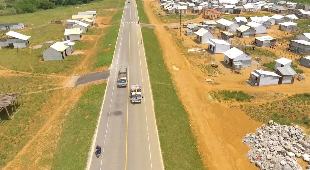 date_africa's tweet photo. 🇺🇬Uganda : This is the newly upgraded Masaka Bukakata Road in Uganda, which now serves as a main connection from the Kalangala district from the country’s mainland, co-financed with BADEA - Arab Bank for Economic Development in Africa and the government of Uganda.

#utdauganda https://t.co/IJ9cEiBKry