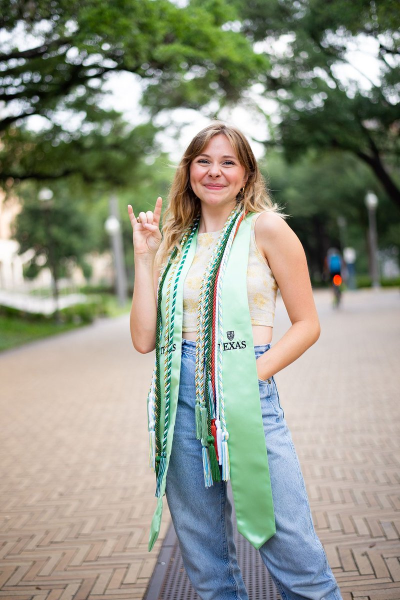 MarybethSchmidt's tweet photo. Cat!!!!! #UTgrad22 https://t.co/csiKkdXeuU