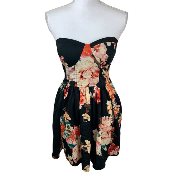 MeadowsandReeds's tweet photo. So good I had to share! Check out all the items I'm loving on @Poshmarkapp #poshmark #fashion #style #shopmycloset #lulus #bandofgypsies: https://t.co/58s7GociKh https://t.co/WH8stBM9wG