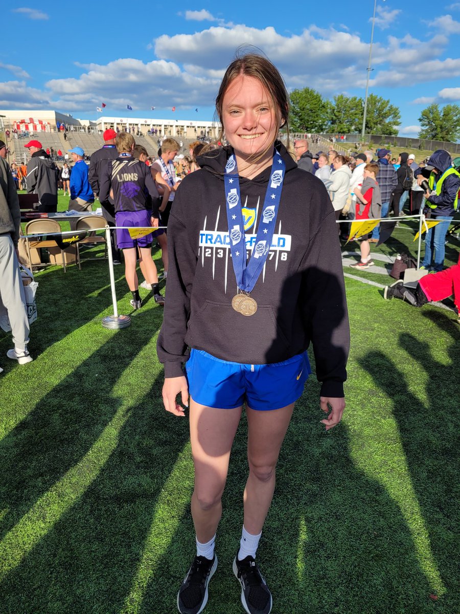 LVtrackandfield's tweet photo. Kylie was 6th in the 100m and 4th in the 200m. Awesome end to the season! Congrats, Kylie! https://t.co/eTyVVtr7kl