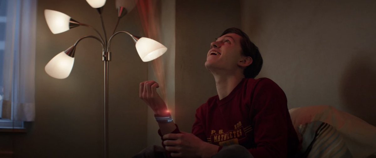parkersarchive's tweet photo. peter parker in captain america: civil war (2016) https://t.co/dzHUOZiKyA