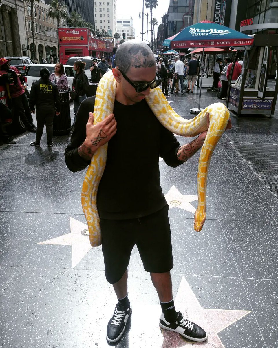 real_candyboy's tweet photo. We made a deal 🤝🏻💀🐍💦 https://t.co/RutXA7ytIU