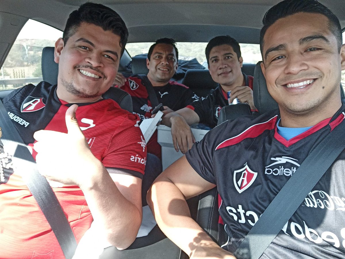SAULOCAMPO's tweet photo. #Cr3amos por q estuvimos, estamos y estaremos así somos los rojinegros a terminar la obra para q la próxima semana luchemos por la 3⭐ https://t.co/de9EwdeKSR