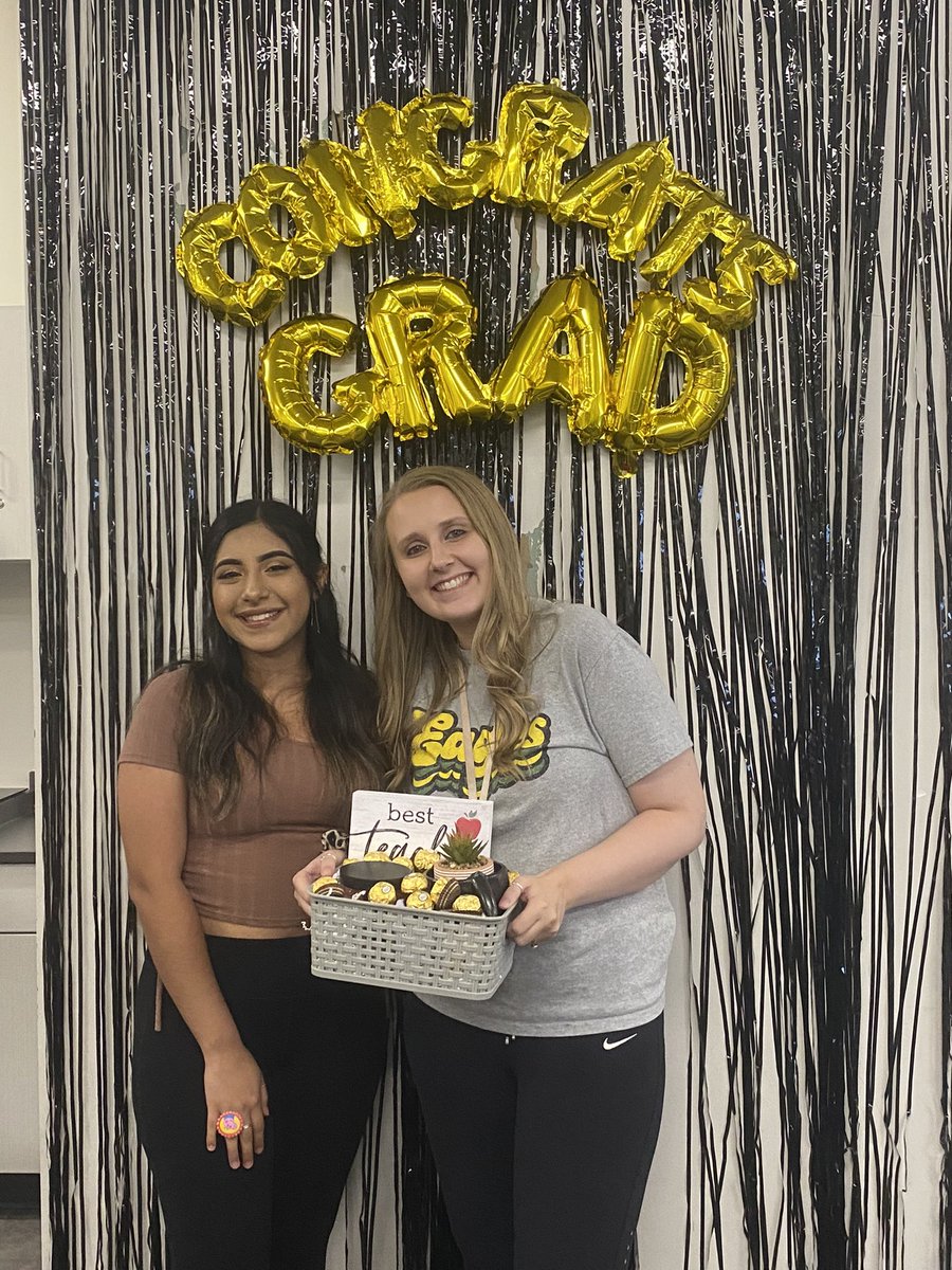 MRSVasquezzz's tweet photo. So proud of my soon to be Texas longhorn Claudia! π₯°πππ¦
@KISD_CTE @KleinForest #kleincte #wearekleincte #kfhs #CO22 #classof2022 https://t.co/nW61ZEsG8f