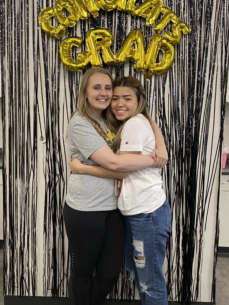 MRSVasquezzz's tweet photo. So proud of my soon to be Texas longhorn Claudia! π₯°πππ¦
@KISD_CTE @KleinForest #kleincte #wearekleincte #kfhs #CO22 #classof2022 https://t.co/nW61ZEsG8f