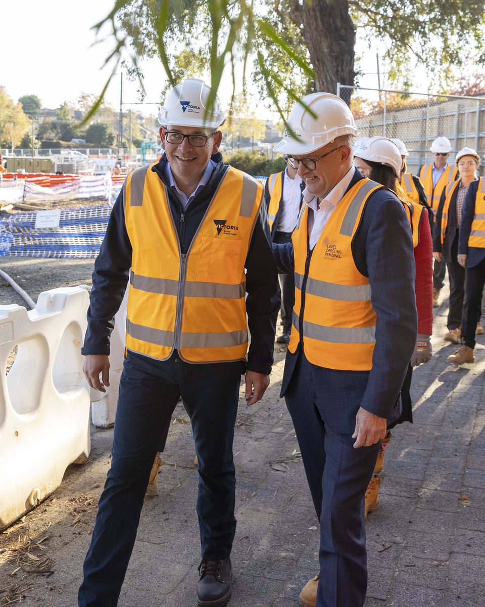 DanielAndrewsMP's tweet photo. I’ve been in touch with my mate @AlboMP to congratulate him. 

Australians have voted for higher wages, for good jobs, for better healthcare and a decent retirement. 
 
And they’ve voted for a Labor Prime Minister to get on and deliver it. https://t.co/Aclj9p2kWM