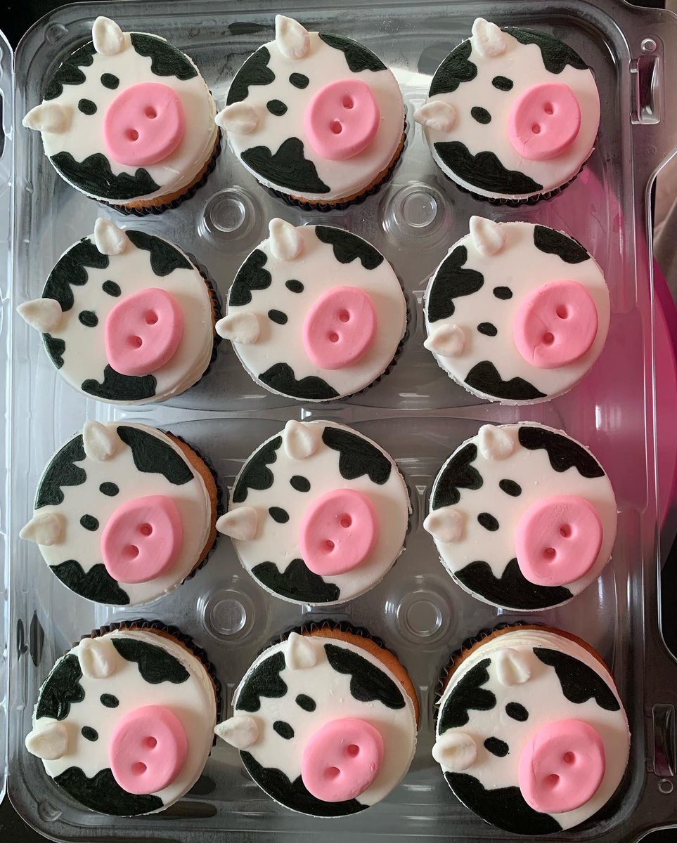 CloudysDesserts's tweet photo. Too adorable 🐮💕 https://t.co/w0dxumhAC0