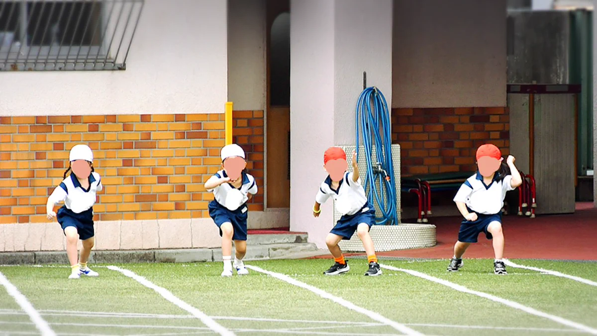 小学1年生が考案。これが1番早く走れるポーズだ！