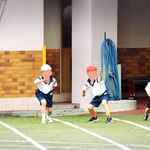 小学1年生が考案。これが1番早く走れるポーズだ!
