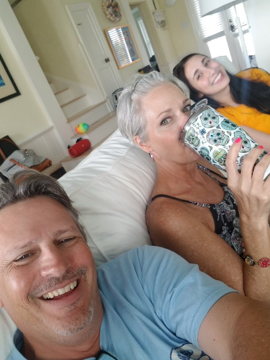 m8ersammich's tweet photo. #florabama #theislandway 😂 https://t.co/ynV6MGaolS