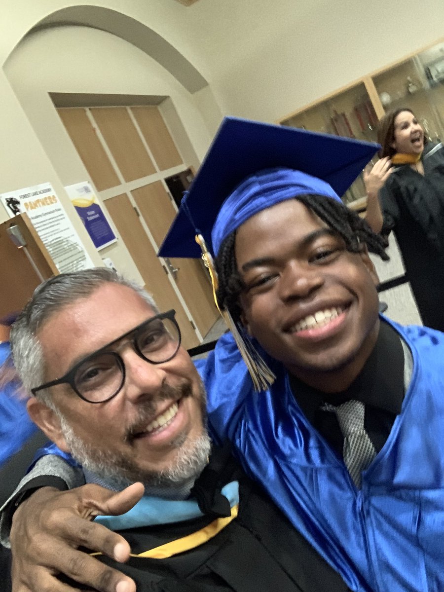 gama1014's tweet photo. Excited for the class of 2022 @ForestLkAcademy https://t.co/AdLokmgBGb