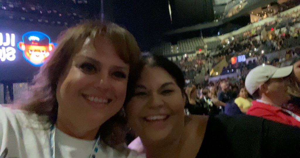 michy2573's tweet photo. @dannywood @JonathanRKnight @DonnieWahlberg @joeymcintyre #nkotbmixtapetour2022 https://t.co/Mft344tfY0