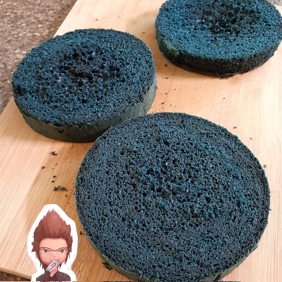 FinalKingdomXV's tweet photo. My dark turquoise velvet cake. It was supposed to be royal blue but oh well this colour is nice too. #nofilter #BakingAssistantPocketIgnis #velvetcake https://t.co/bzFlYtGXTm