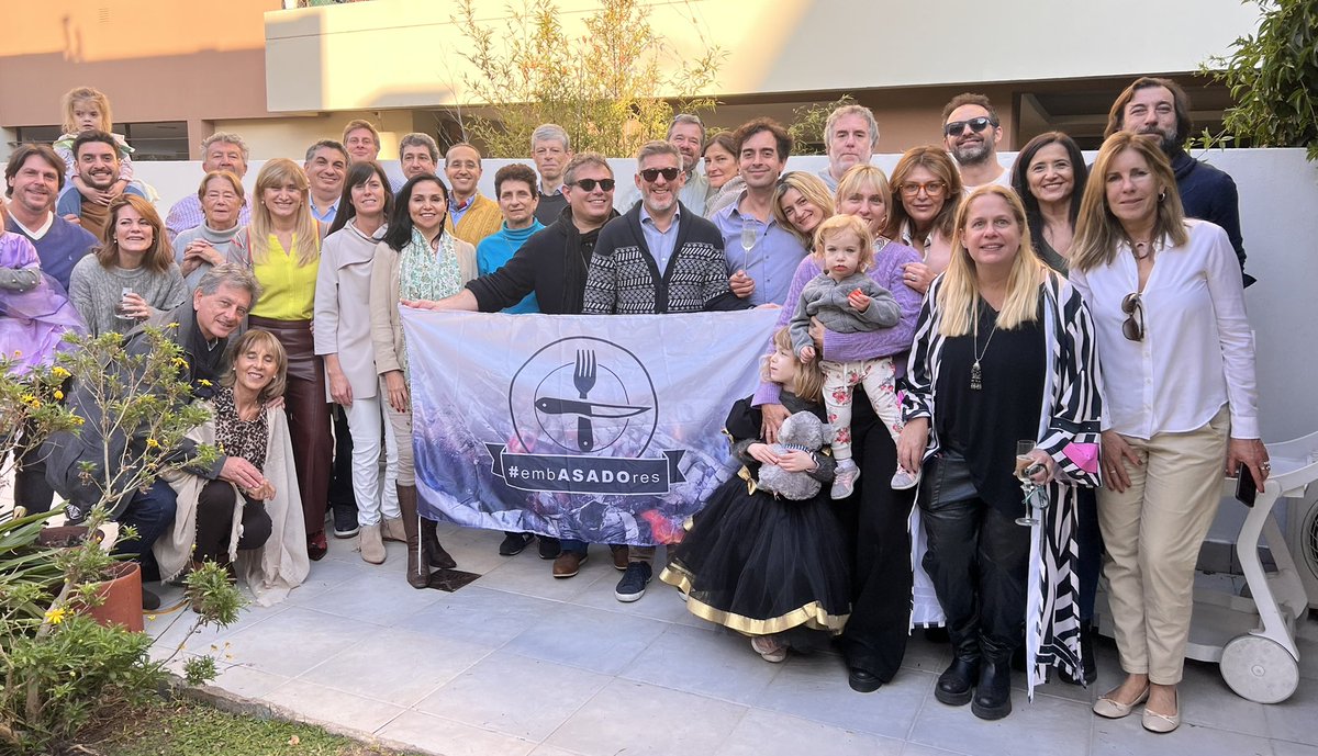 MarianaDilernia's tweet photo. Que linda gente!!! La mejor energía generada siempre por #embasadores @JCCERUTTI  🇨🇭 🇲🇽 🇦🇷 https://t.co/2T3mFHS3vL