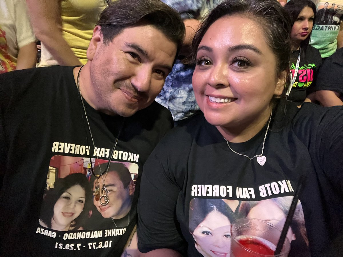 SKG78's tweet photo. #NKOTBMIXTAPETOUR #SanAntonio #FrontRow https://t.co/nKQ9avbHw1