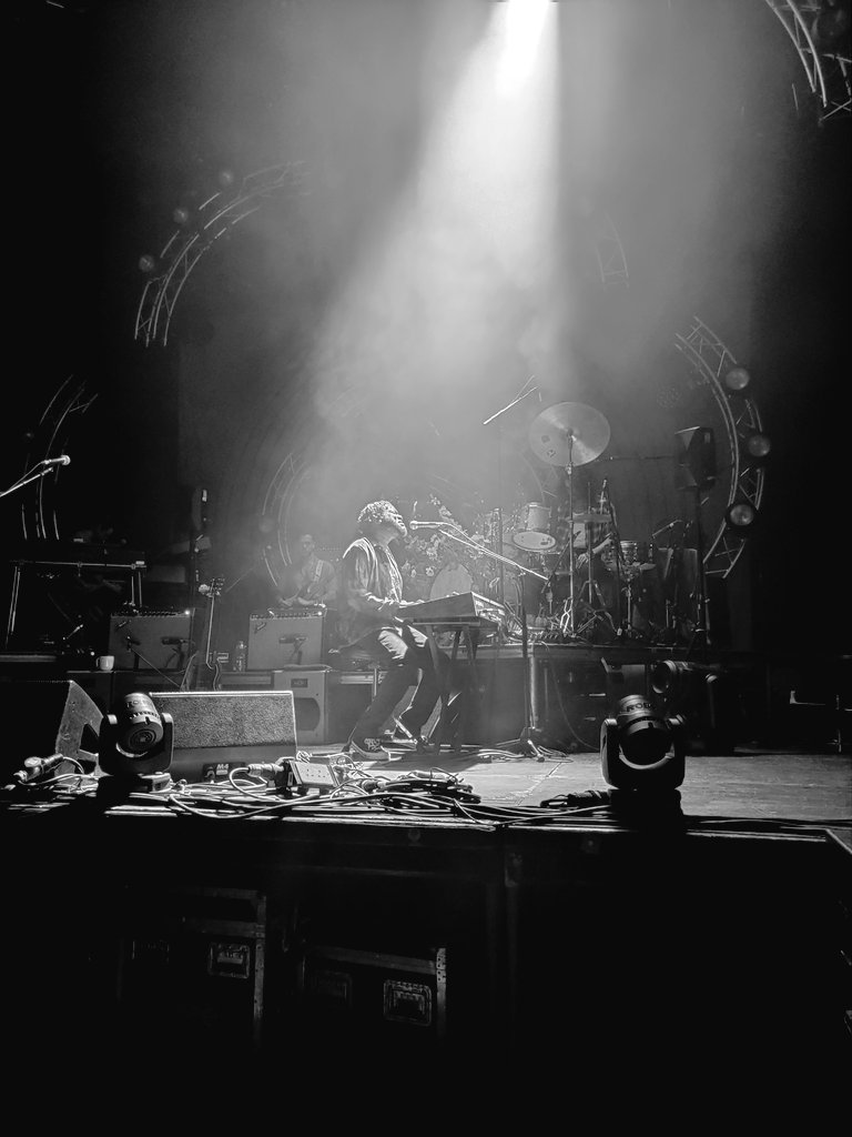 LPvsthebooks's tweet photo. @michaelkiwanuka tonight @PlymPavilions was brilliant, loved the set list, the lights, the band, just everything about the whole gig. Hope he plays in the South West again. https://t.co/sQvBFU9k1p