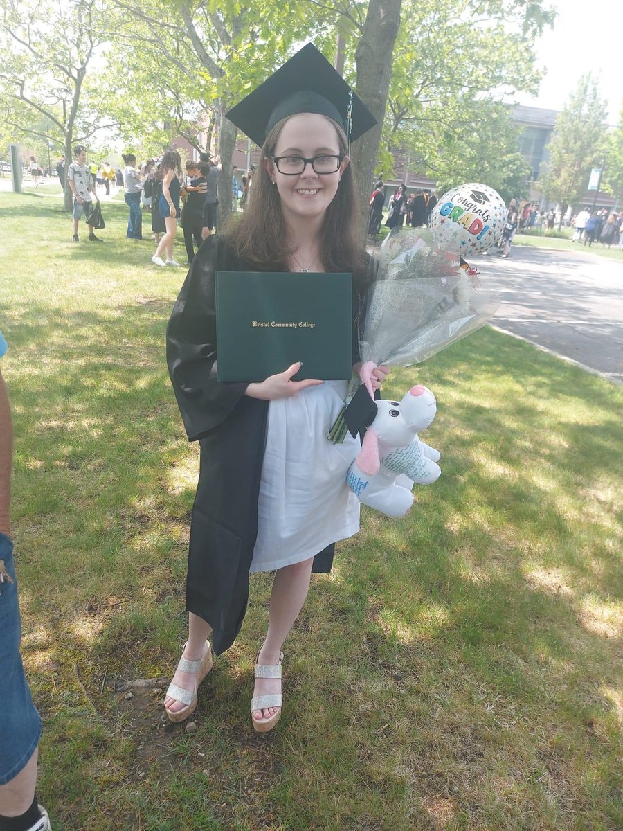 LilLizzie94's tweet photo. 3 majors and 6 years later #BristolGrad22 https://t.co/nTg5Q0jsZy