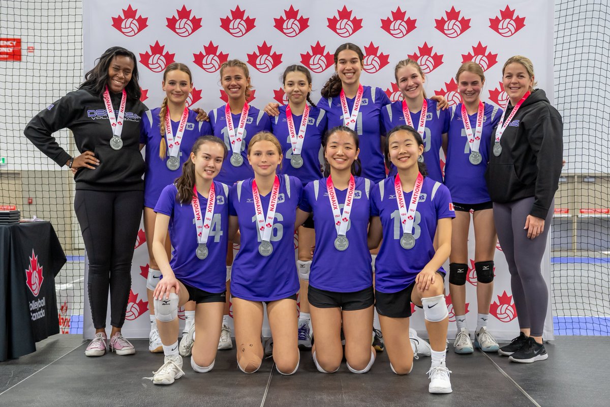 VCNationals's tweet image. All about that bling!… ✨
Well done ladies!

Your 2022 #VCNats 15U Girls National Medalists &amp;amp; All-Stars 🌟!
🥇 @PakmenVball Gold Diem (ON)
🥈 @DefensaVB Purple (ON)
🥉 @LeasideVBC Bolts (ON)
🥳
Congratulations to all! 👏