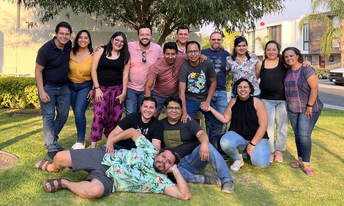 daffytta's tweet photo. Bandita phpera #mailobe🥰 🙌🏻 Mini reunion comunidad @phpmx 🐘💙💜 https://t.co/E9VnjreNT5