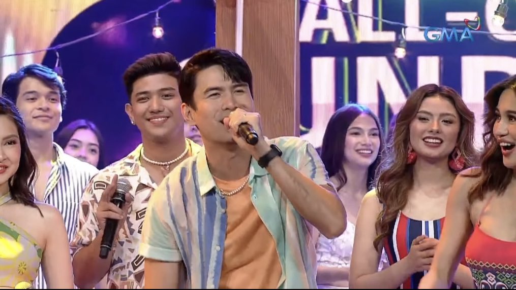 JeremiahFANMILY's tweet photo. Beautiful people of All Out Sundays on today's Closing show :) 

Jeremiah, @MyJaps @xtianbautista @dealwithBARBIE @ValdezKate_ @VinceMaristela 

AllOutJEREMIAH
#AOSDaBest

@gmanetwork @AllOutSundays7 @Sparkle_GMA @GMAMusic @EmpressKxxx @VPKreon @CKROfficial7 @iHeartMusicGMA https://t.co/Bjwy0FDlkj