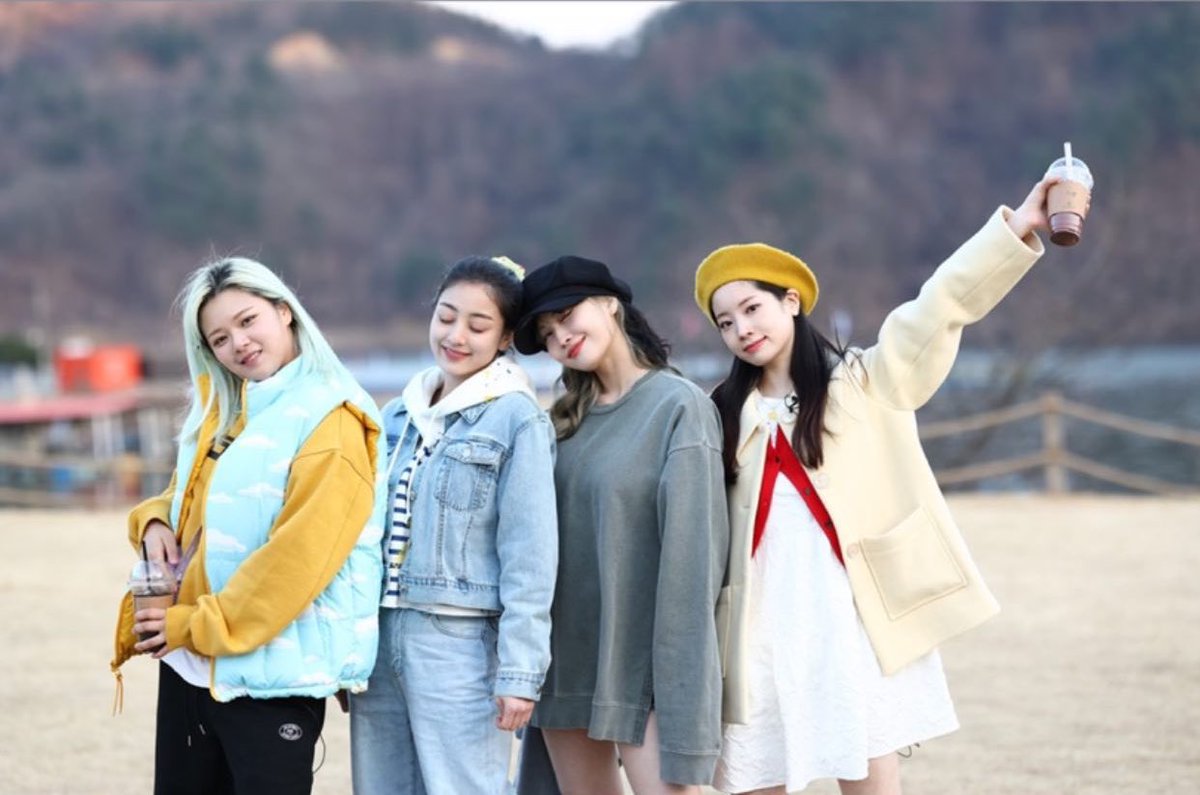 cloudyysummer's tweet photo. My girls <3 https://t.co/SraElYeofz