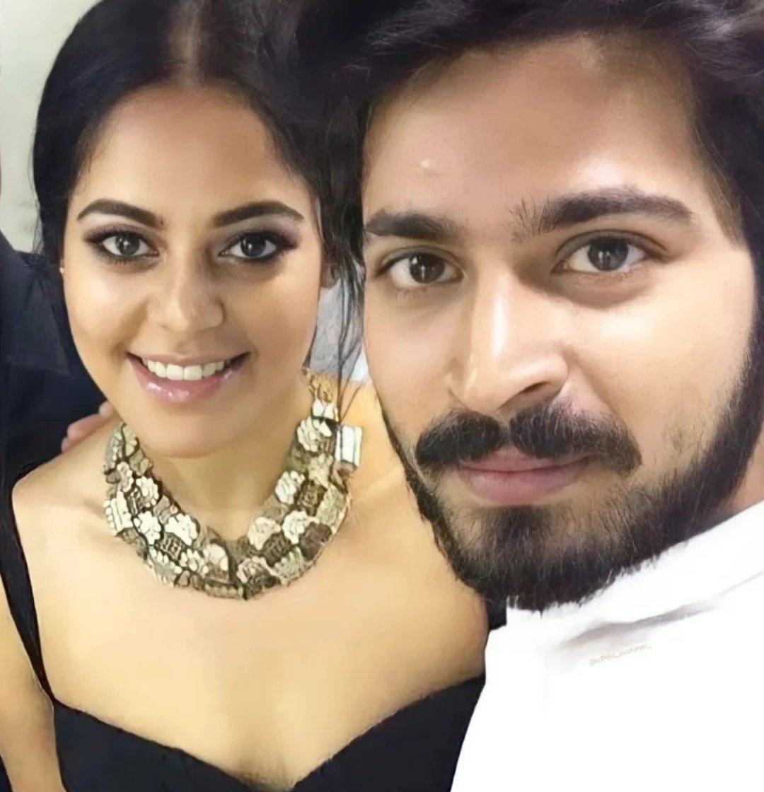 KrithikaaSiva's tweet photo. @iamharishkalyan @thebindumadhavi Hearty Congratulations to Our Dear Kichaa #adapuli 🔥👏 @thebindumadhavi ❤️💐You deserve the title & trophy 🏆👍 Overwhelmed to see you win & the way you made your parents feel proud of you , gave me Goosebumps👌Lots of love from @iamharishkalyan fans ❤️❤️🙌
.
#BinduMadhavi https://t.co/zu8wDkokI7
